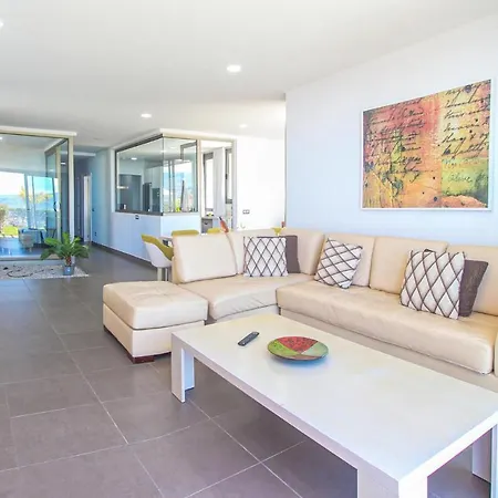 Дом отдыха Beautiful In La Quinta With Wifi, Swimming Pool And 3 Bedrooms Санта-Урсула